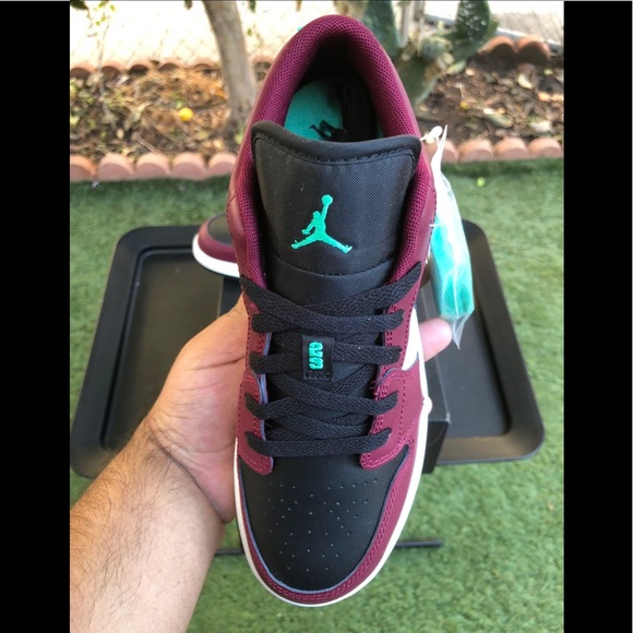Air Jordan 1 Low “Beetroot” Size 5.5Y/ 7 Women - Picture 3 of 4